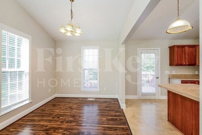 Foto del edificio - 136 Monroe St NW