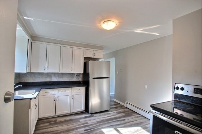 Building Photo - 69 8 St