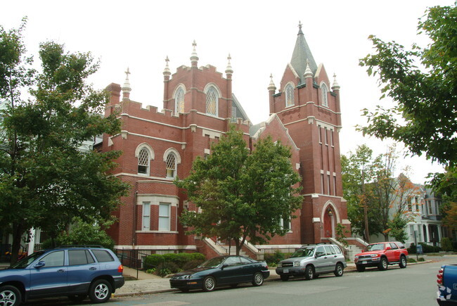 Building Photo - 1723 Hanover Ave