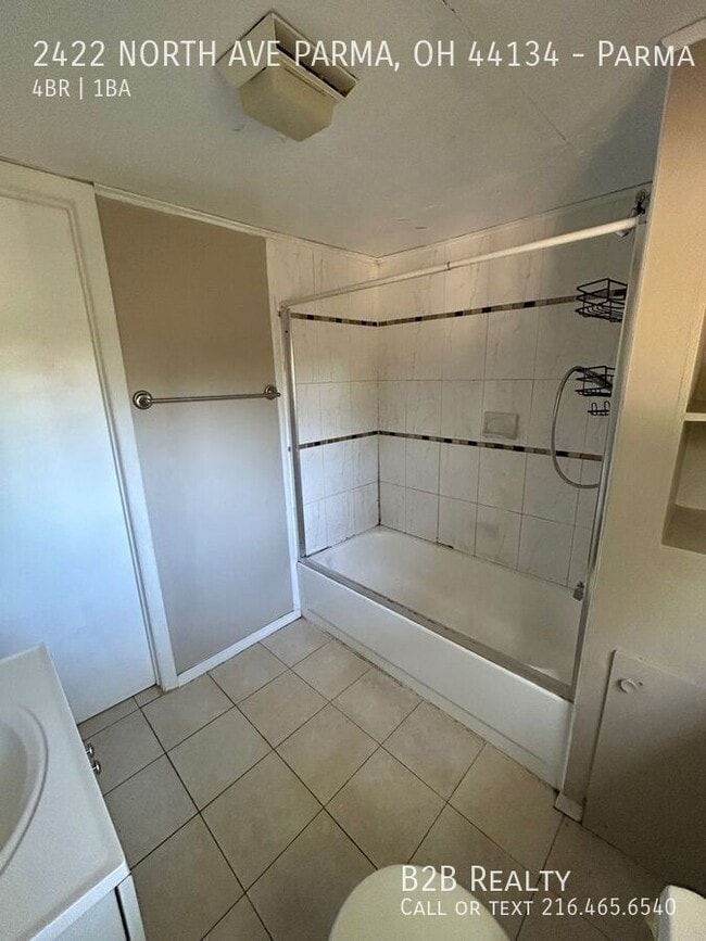 Building Photo - 2422 North Ave