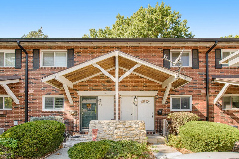 5604 W 97th St, Overland Park, KS 66207 Townhome Rentals in Overland