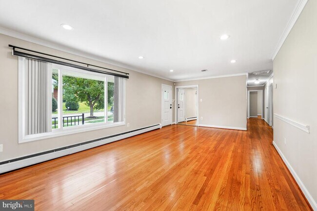Foto del edificio - 8005 Murray Hill Dr