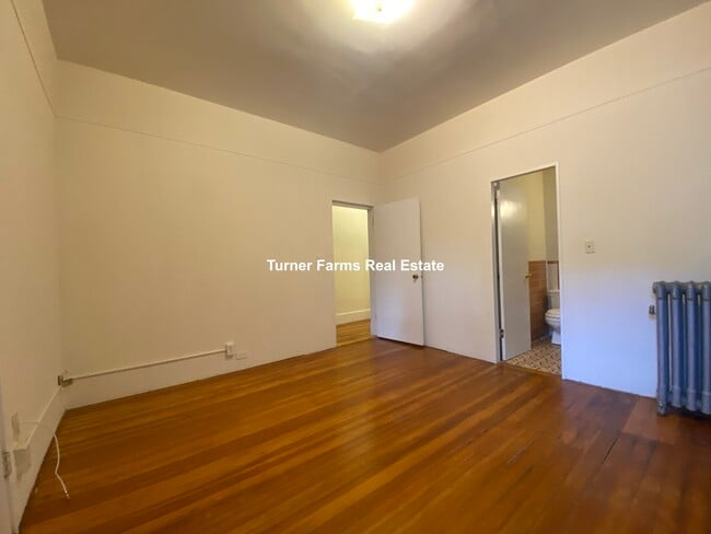 Building Photo - 1382A Beacon St
