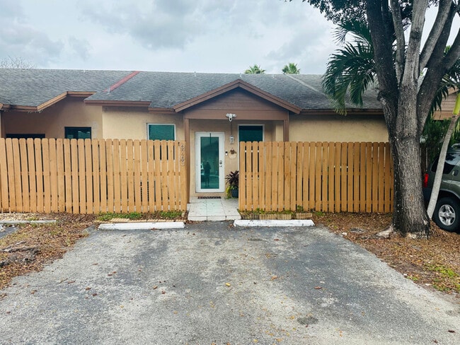 Photo - 6763 NW 186th Ln Townhome