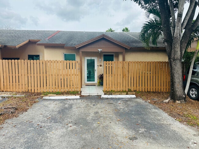 Building Photo - 6763 NW 186th Ln