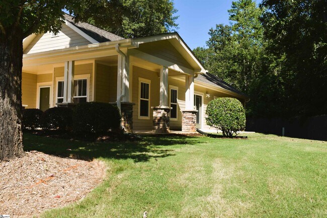 Foto del edificio - 227 Rusty Brook Rd