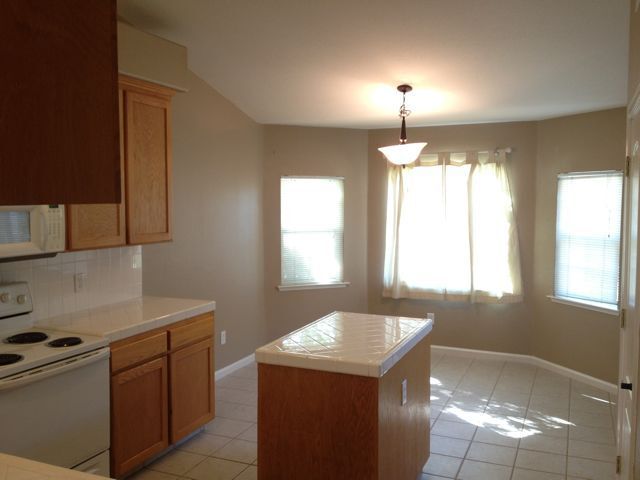Building Photo - $2,150 Perrin & Willow, 3 Bedroom - E. Ecl...