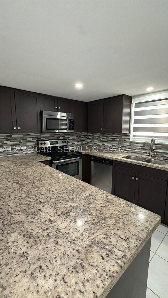 Foto del edificio - 551 NW 82nd Ave
