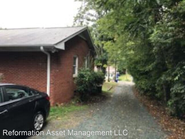 Building Photo - 6 br, 3 bath House - 323 Lindsay Street