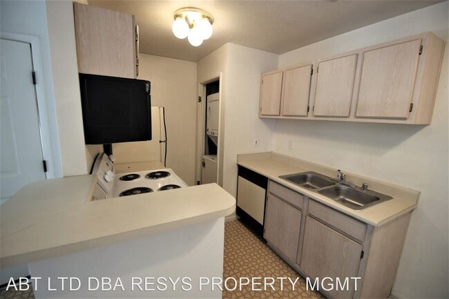 Building Photo - 1 br, 1 bath House - 5171 LINDELL ROAD #208