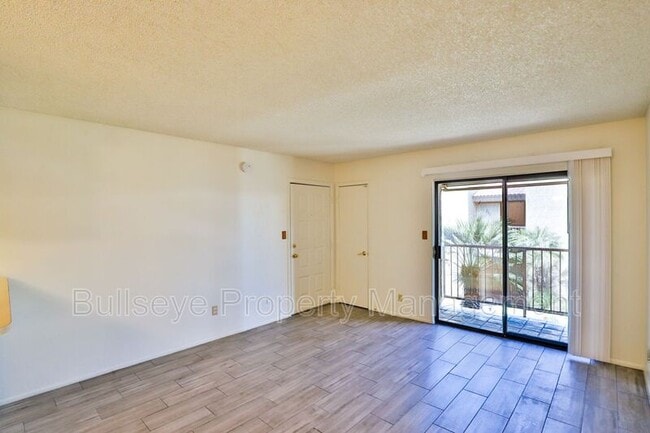 Building Photo - 1111 E University Dr