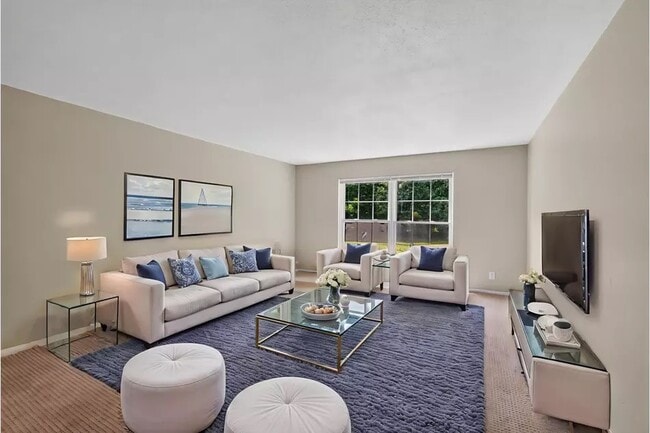 Building Photo - 2101 Chateau Ct