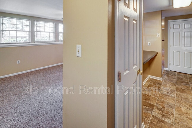 Foto del edificio - 7600 Roscommon Ct