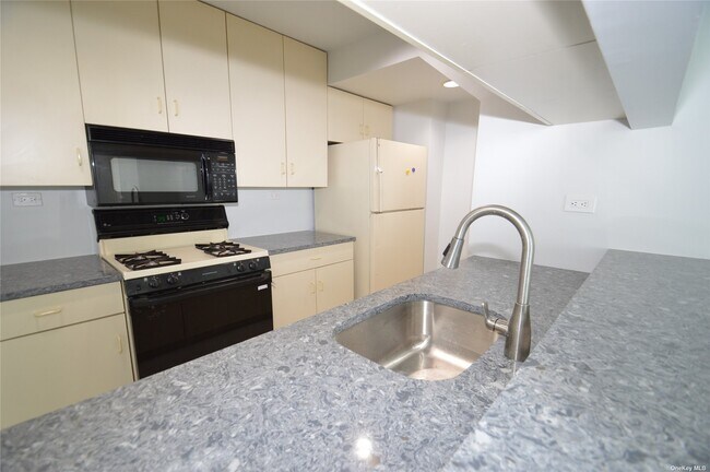 Foto del edificio - 241 Oak Park Dr