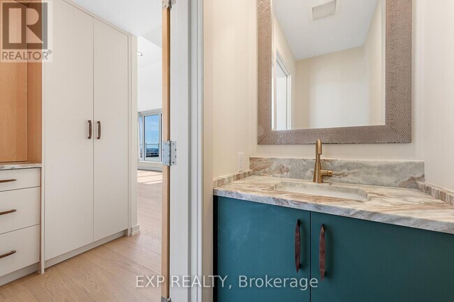 Photo du bâtiment - 324-2324 Laurier Ave W