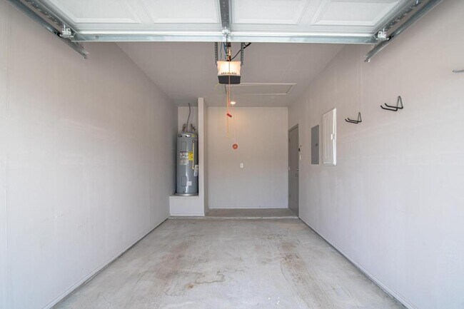 Building Photo - 251 Green Valley Dr