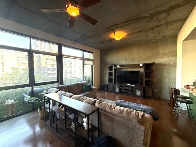 Foto del edificio - 527 Tenth Ave