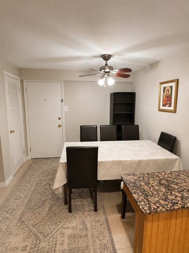 Photo - 8814 Briar Ct (Des Plaines, IL) Apartment
