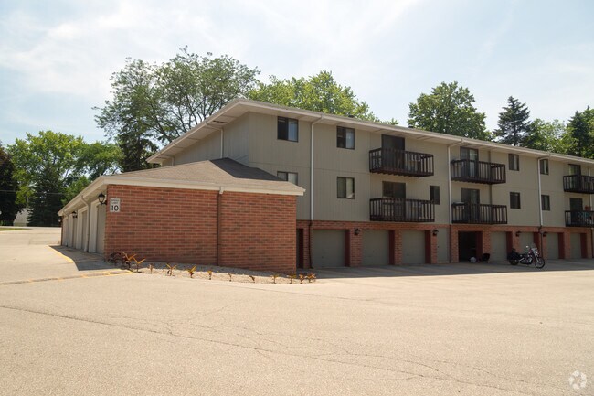 Evergreen Terrace Apartments - Menomonee Falls Wi Apartmentscom