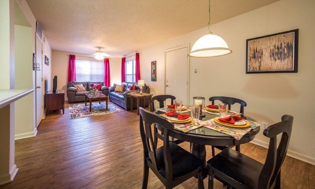 Sala de estar/comedor - Whitehall Apartments