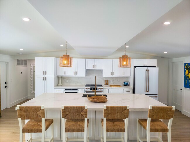 Foto del edificio - 720 Eastwind Dr