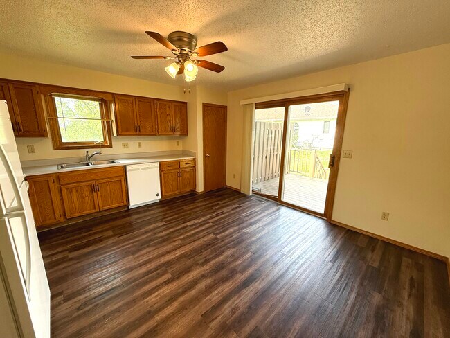 Foto del edificio - 1505 E Cedar Cir