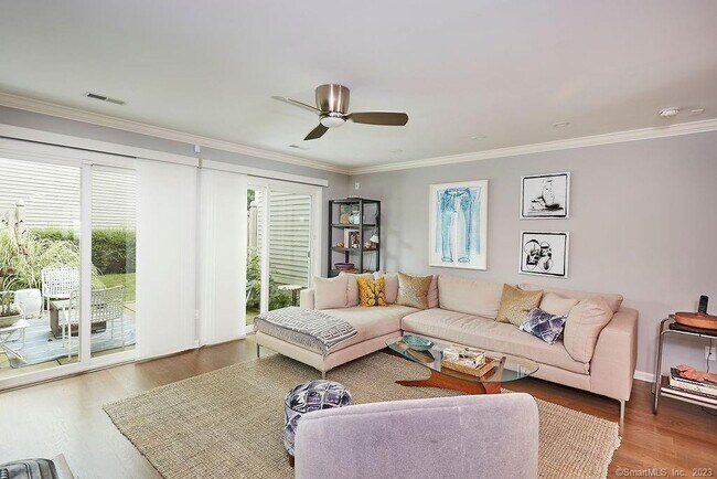 Foto del edificio - 44 Strathmore Ln
