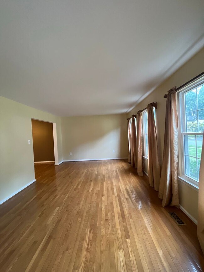 Building Photo - Tranquil 4BR Home in Sterling, VA w/ Two C...