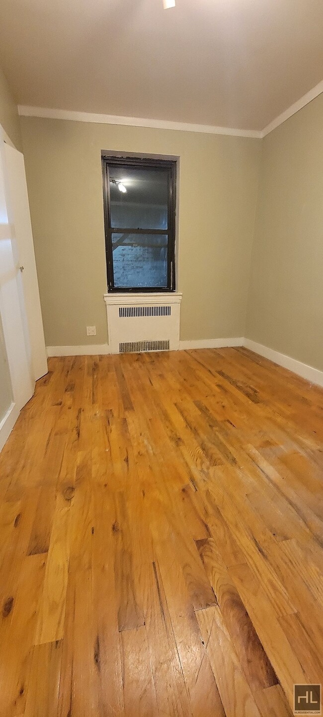 Building Photo - SPACIOUS 3- BEDROOM APARTMENT  Prospect Pa...