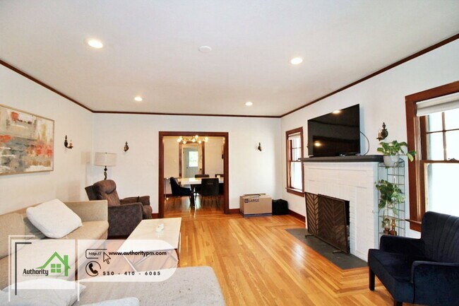 Building Photo - 1365 Chestnut St