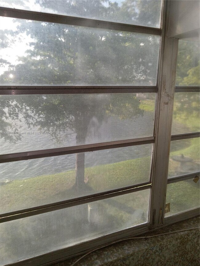 Foto del edificio - 19080 NE 3rd Ct