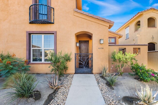 Foto del edificio - 52178 Rosewood Ln