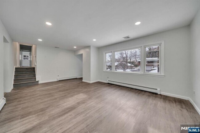 Foto del edificio - 231 Hudson Ave