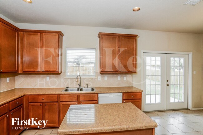 Building Photo - 12111 Karnes Way