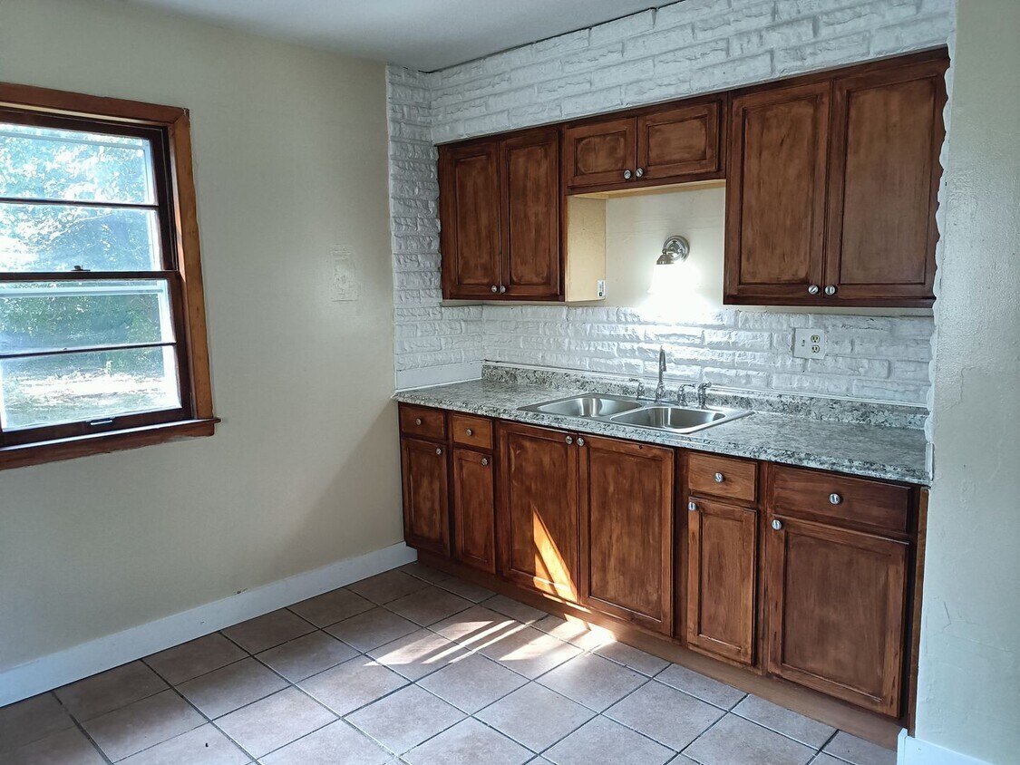 Primary Photo - 4 Bedroom Single Family Home