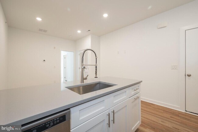 Foto del edificio - 727 N 39th St