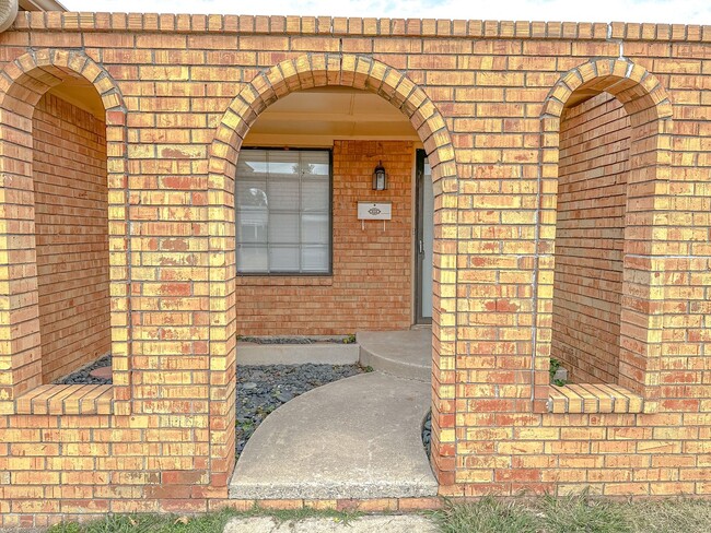 Building Photo - 3 Bed - 2 Bath in Warr Acres!