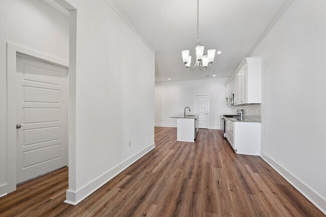 Building Photo - Must see in the heart of Baton Rouge!