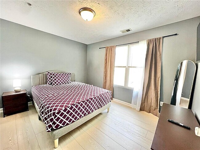 Foto del edificio - 8302 Fairington Rd