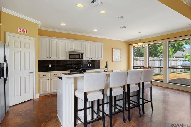 Foto del edificio - 10151 Hillmont Ave