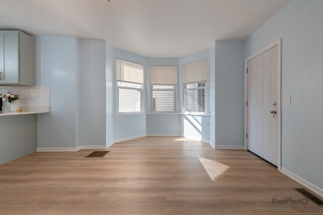 Foto del edificio - 2821 S Emerald Ave