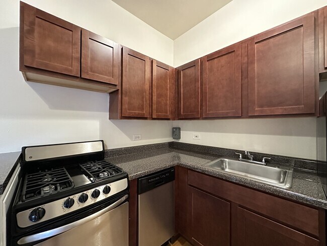 Foto del edificio - 824 W Cornelia Ave