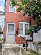 Building Photo - 373 Lincoln St