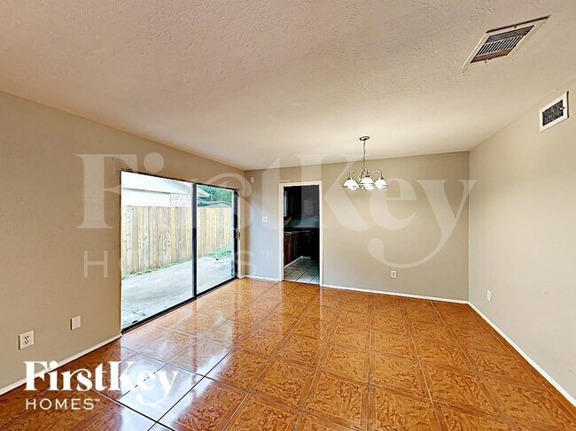 Building Photo - 10615 Heather Hill Dr