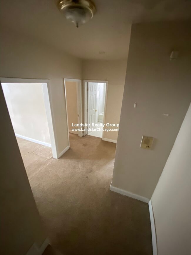 Building Photo - 3258 W Belle Plaine Ave
