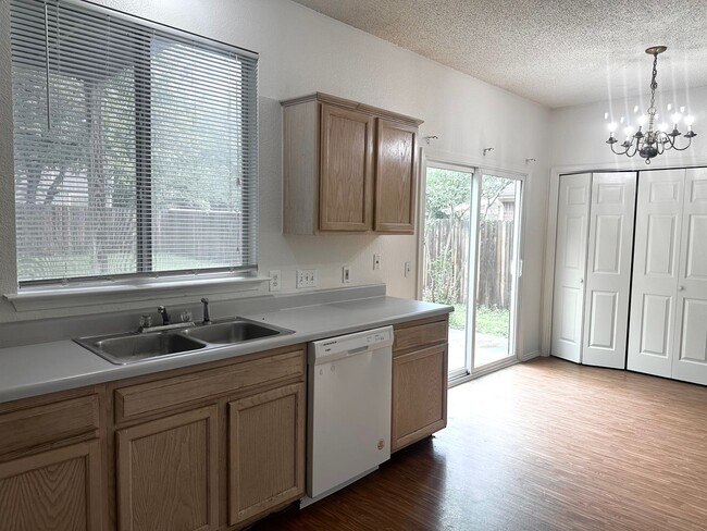 Building Photo - 512 Dusty Leather Ct