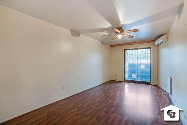 Building Photo - 2606 Cropsey Ave