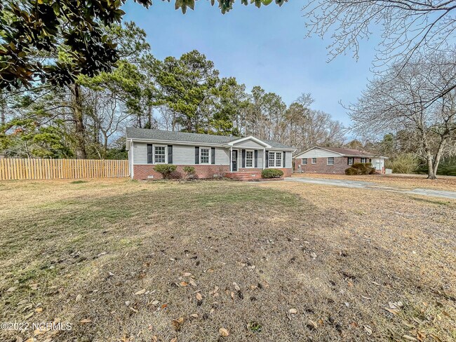 Building Photo - 213 Country Rd