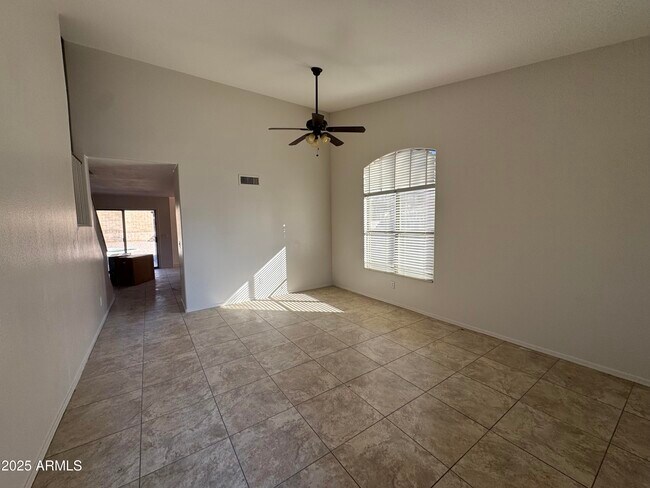 Foto del edificio - 4626 E Weaver Rd