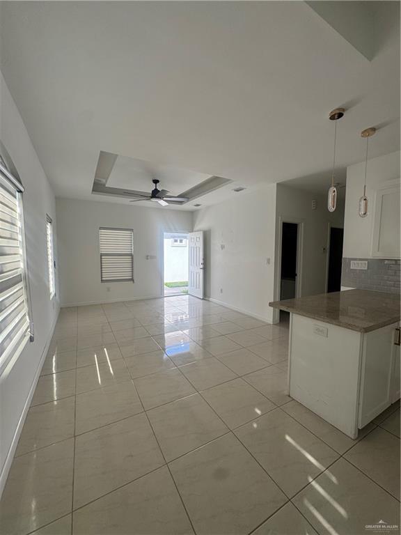 Building Photo - 11 W Woodson Dr